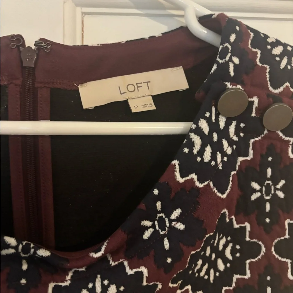LOFT Elegant Burgandy short sleeve size 12 dress - Picture 3 of 5